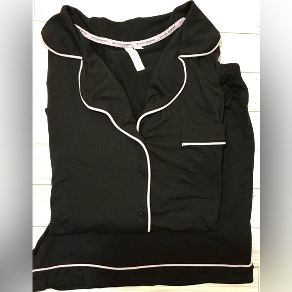 Women's Black Pajama / Loungewear Set with Lavender colored Trim - Picture 13 of 14